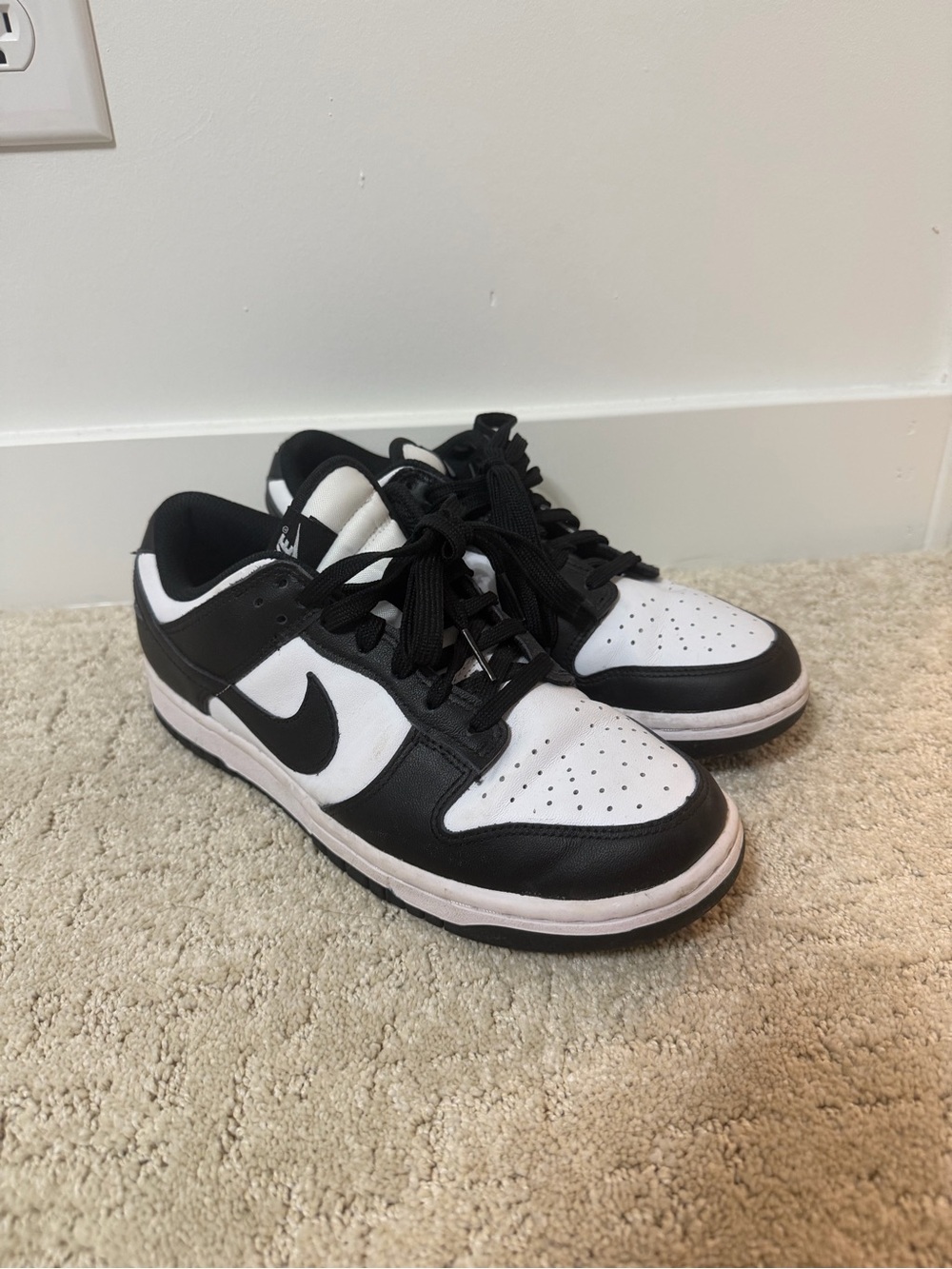 Black and White Womens Low-Top Athletic Sneakers